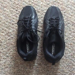 Women’s NB SureGrip work shoes.